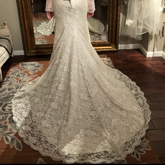 Lace Bridal Wedding Dress - Picture 4 of 8